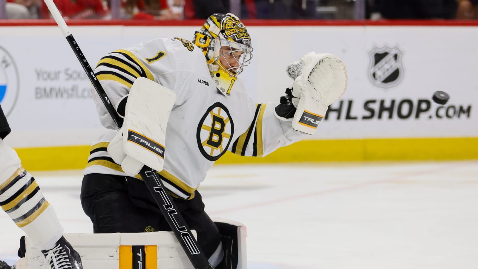 Elliotte Friedman: Jeremy Swayman reportedly contemplating trade request from Boston Bruins