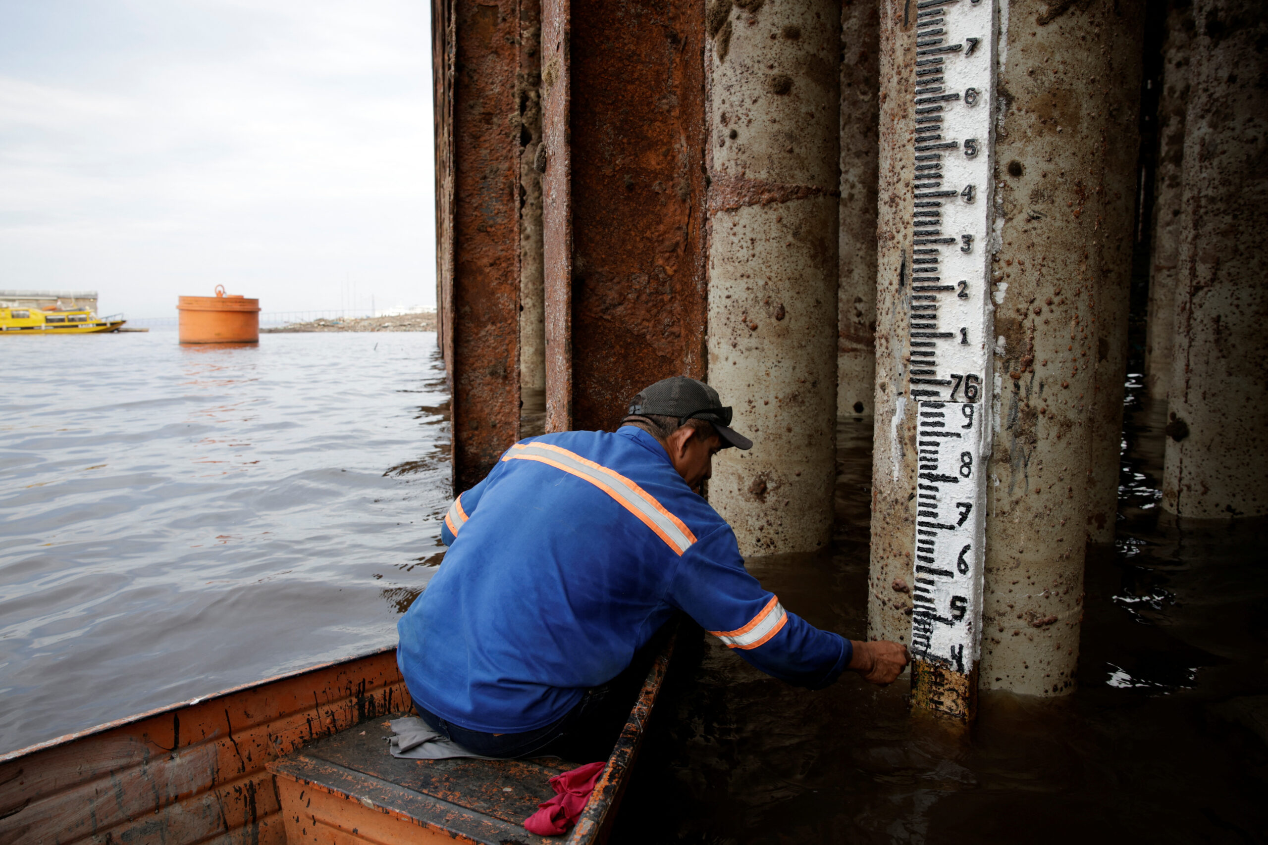 Tentative agreement reached to end U.S. port strike -Source