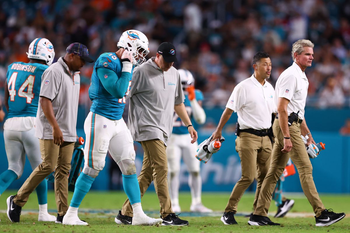 Dolphins linebacker Jaelan Phillips suffered season-ending ACL injury against the Titans