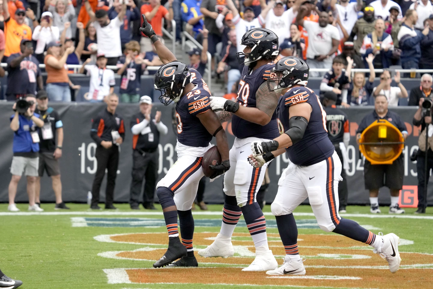 Chicago Bears’ offense begins to gain momentum as the running game thrives against the Los Angeles Rams