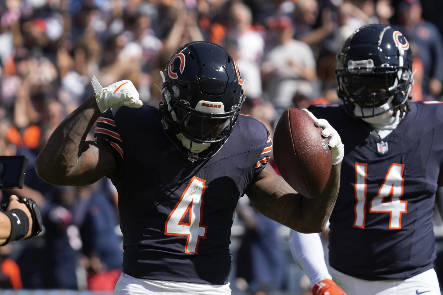 Caleb Williams and DJ Moore shine in the Chicago Bears’ decisive 36-10 victory over the Carolina Panthers