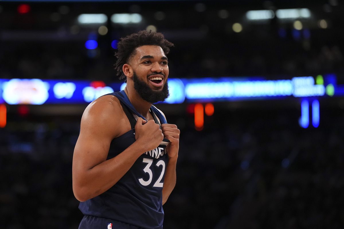 Knicks complete blockbuster trade for Karl-Anthony Towns with help from hornets