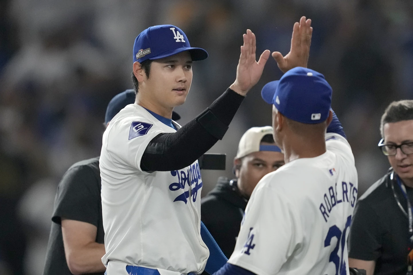 Los Angeles Dodgers come from behind to defeat the San Diego Padres 7-5 in the opening match of the NLDS