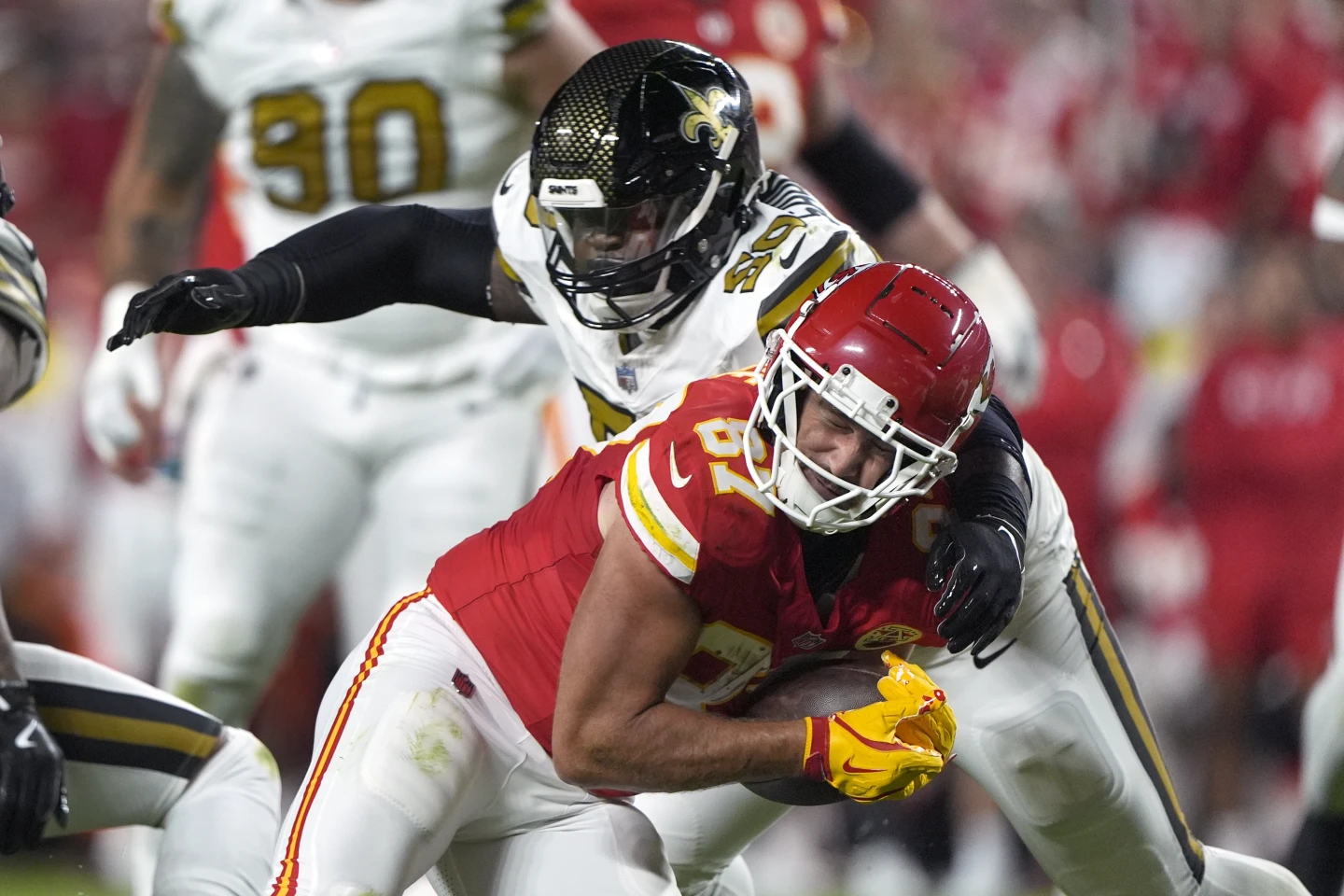 New Orleans Saints’ Khalen Saunders has a noteworthy return to Arrowhead Stadium while Taylor Swift looks on