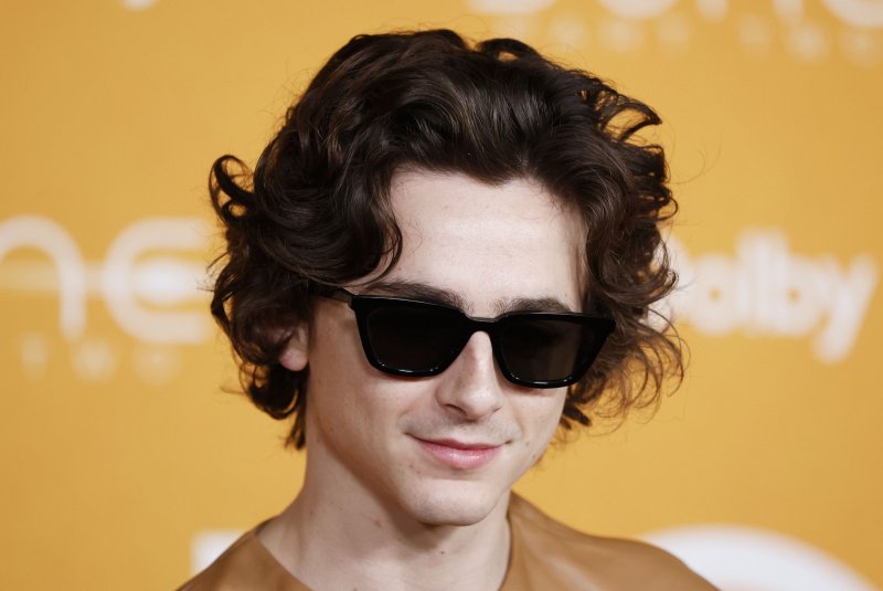 Timothee Chalamet sings as Bob Dylan in ‘A Complete Unknown’ trailer