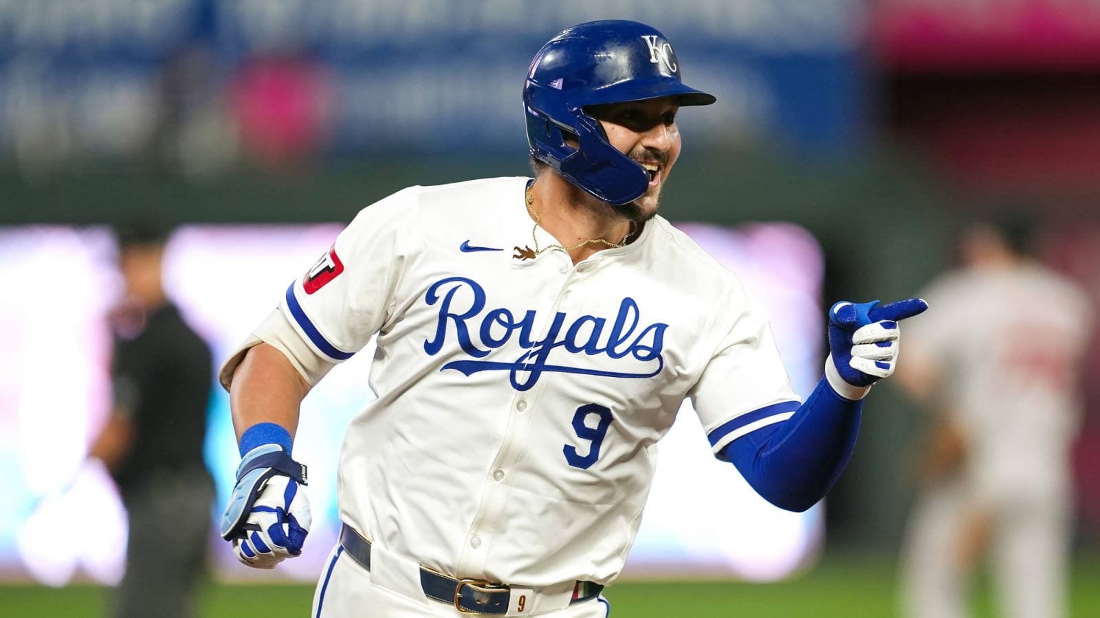 Royals announce shocking return of power-hitting 1B for playoffs with epic graphic