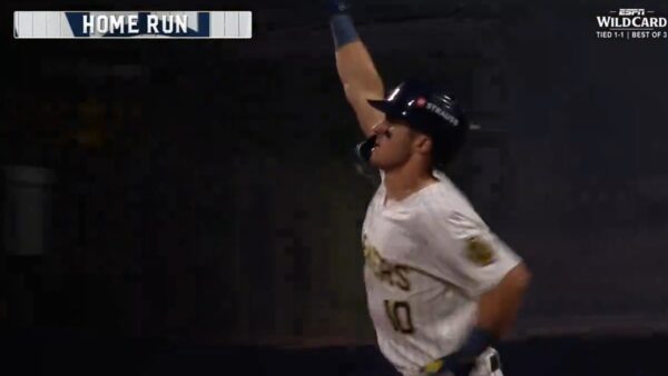 Brewers hit back-to-back clutch HRs in Game 3 vs. Mets in electrifying scene