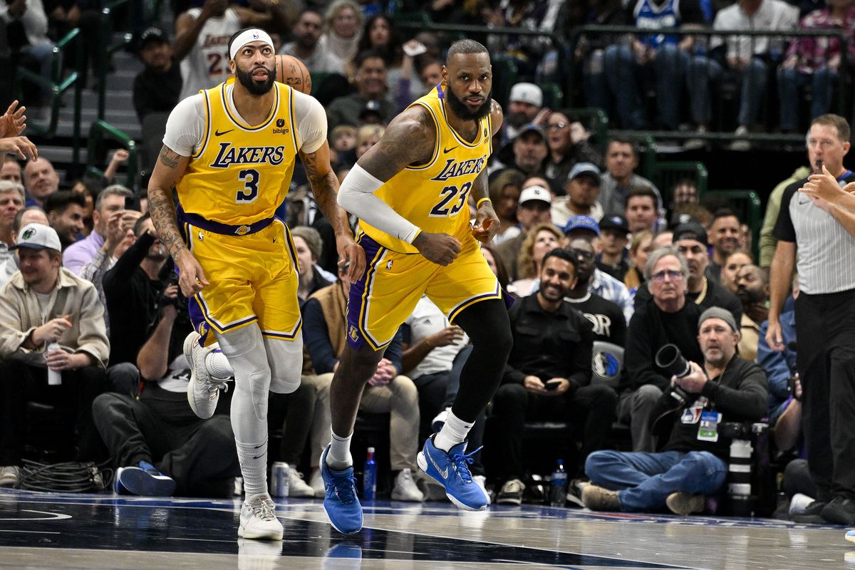 Anthony Davis, LeBron James both likely to play in Lakers preseason game vs. Suns