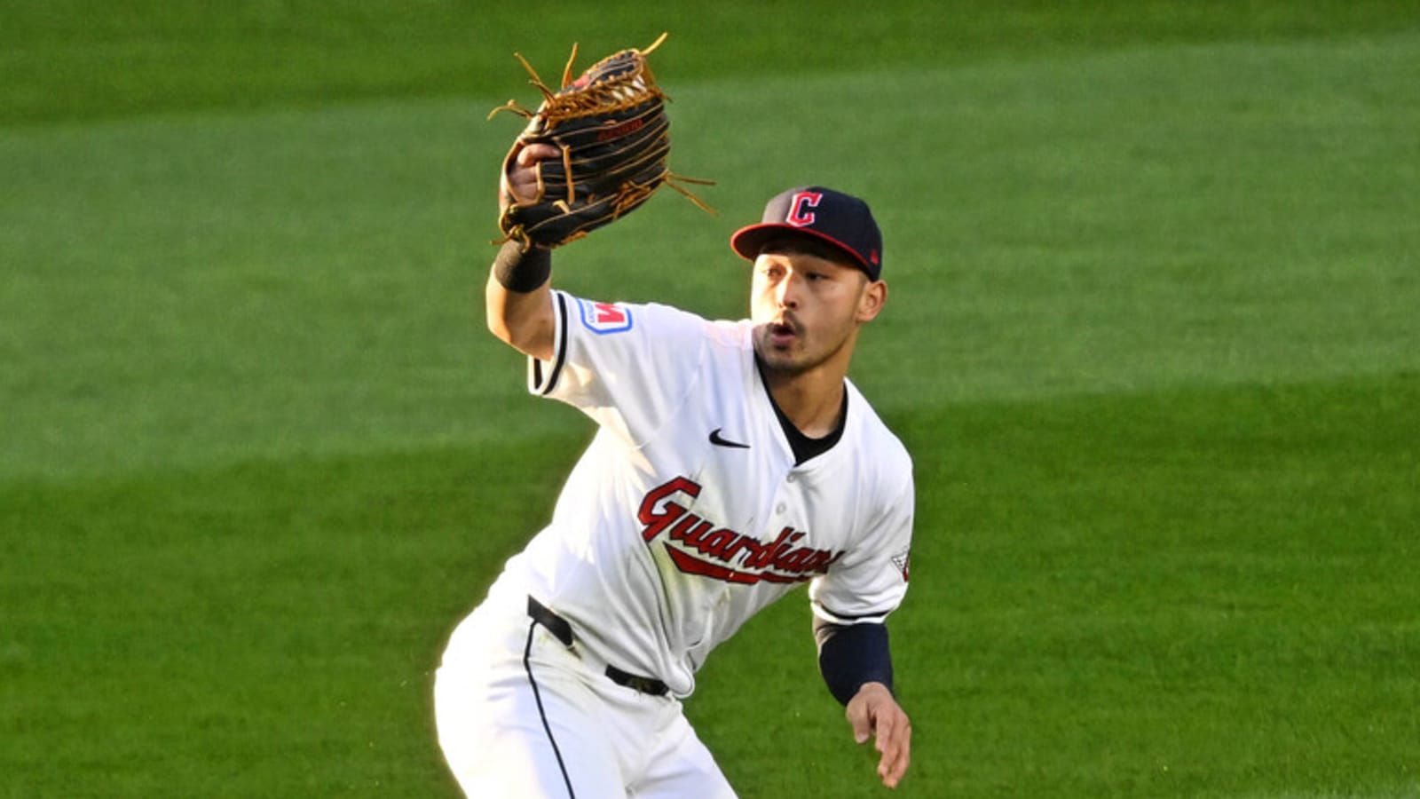 Watch: Steven Kwan makes diving catch to save Game 2 for Guardians