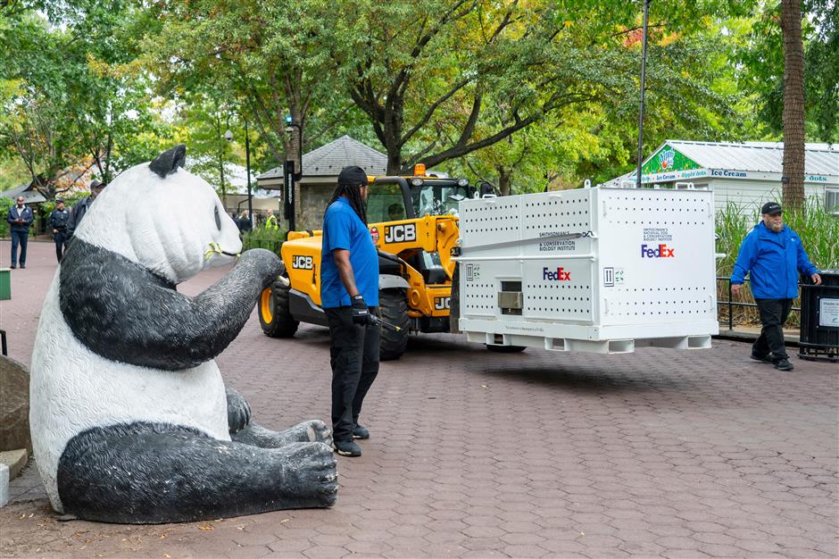 Two giant pandas from China arrive in Washington, DC