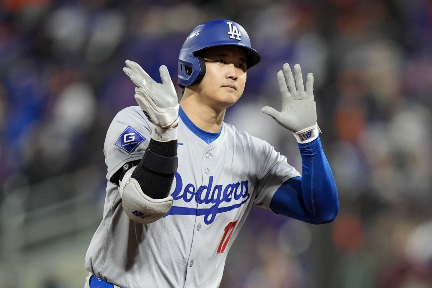 Shohei Ohtani hits a home run as the Los Angeles Dodgers defeat the New York Mets 8-0, taking a 2-1 lead in the NLCS
