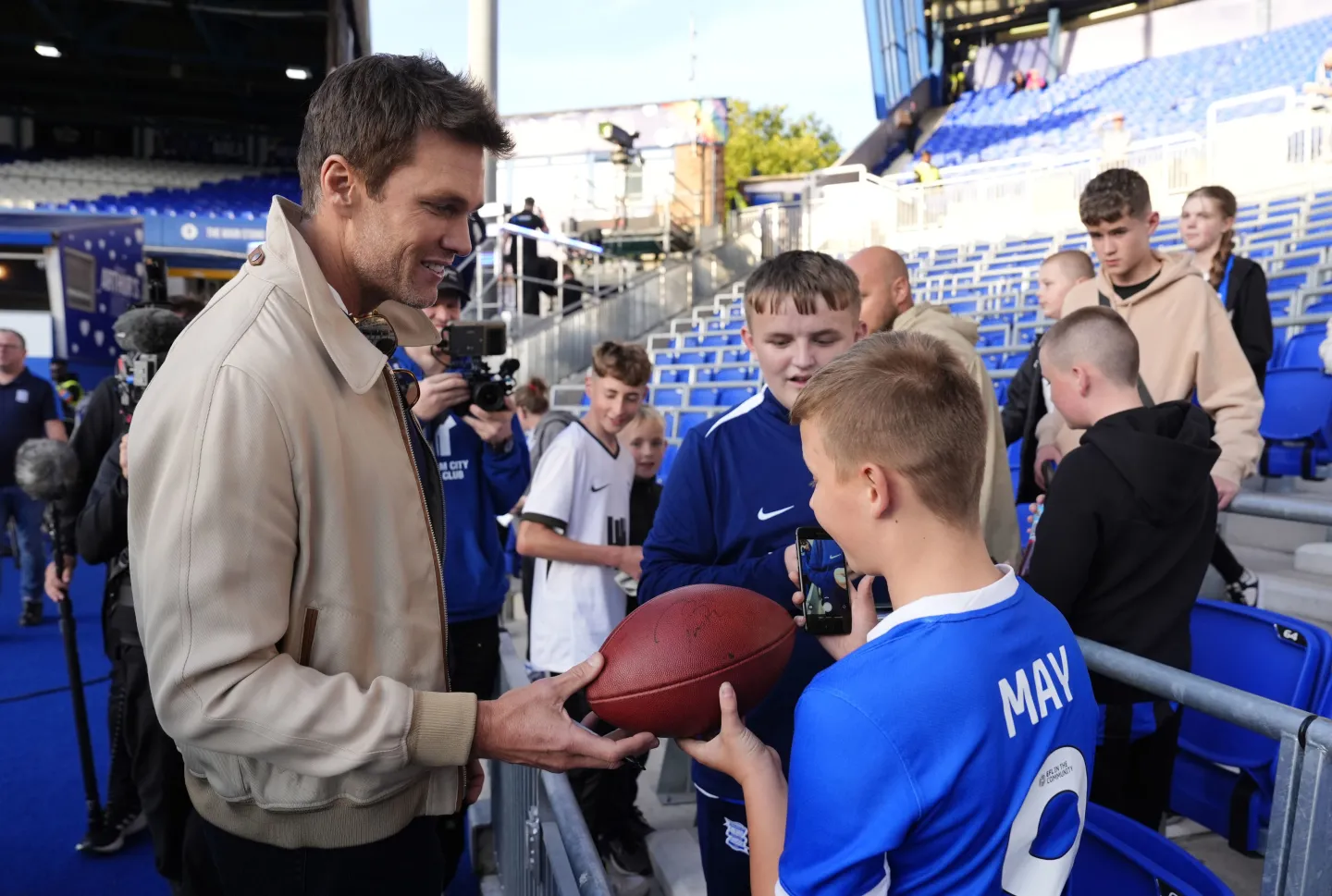 Tom Brady, the new minority owner of the las Vegas Raiders, was welcomed by Mark Davis and the team’s staff at the facility