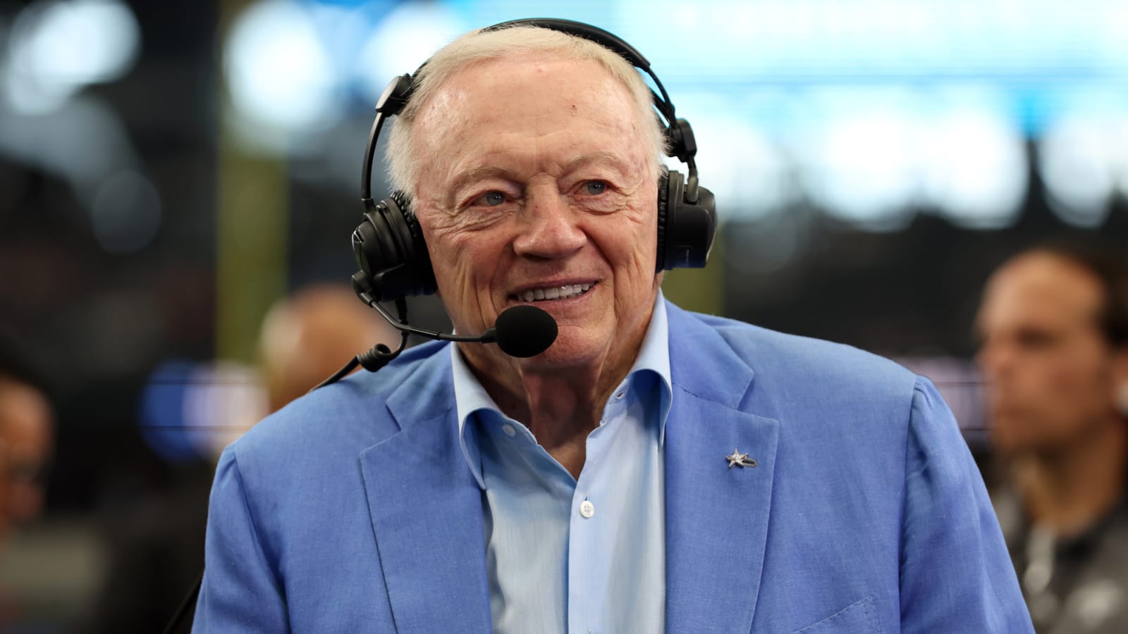 Cowboys owner Jerry Jones blasts radio hosts in bizarre interview rant