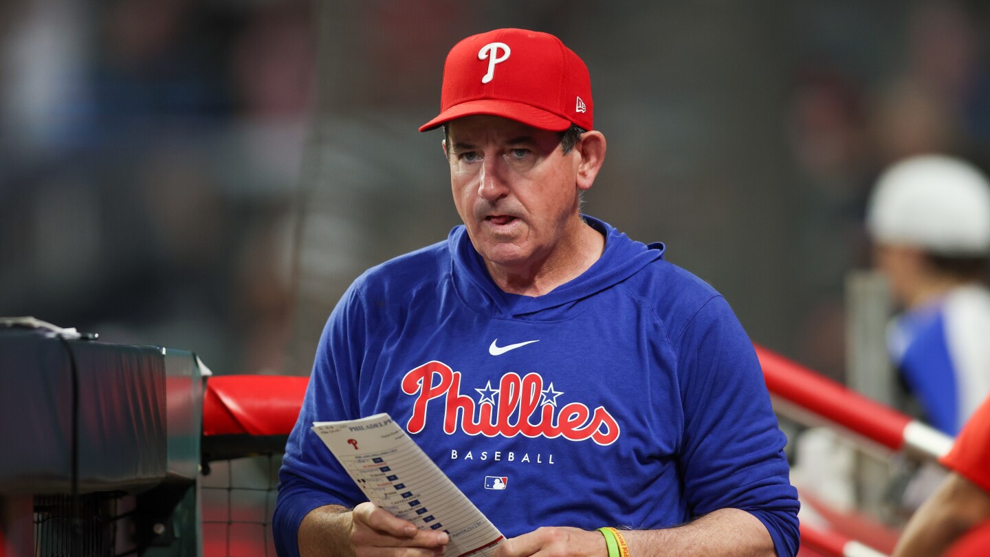 Phillies sign Rob Thomson to 1-year extension after three straight trips to playoffs